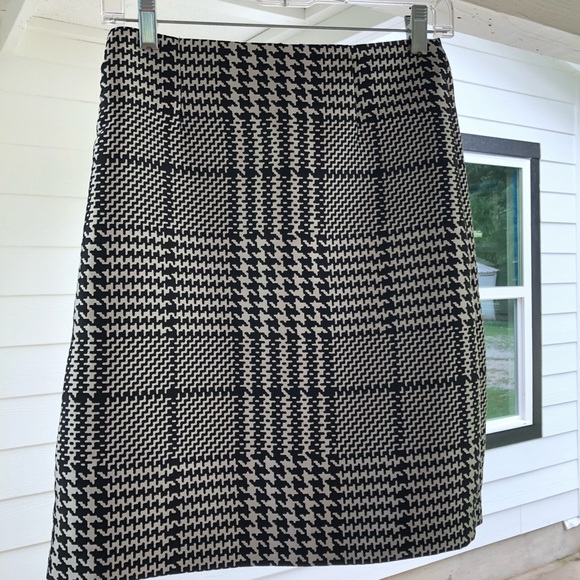 White House Black Market houndstooth lined  straight skirt size 0 - Picture 2 of 8